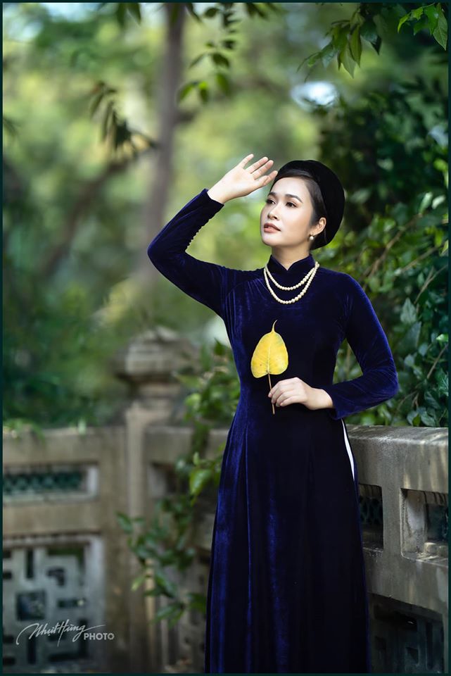 Trong hình ảnh có thể có: 1 người, đang đứng và ngoài trời