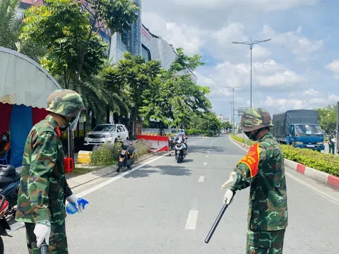 TP HCM: Bộ đội tỏa về các chốt kiểm soát, cùng công an đến từng khu vực hỗ trợ người dân