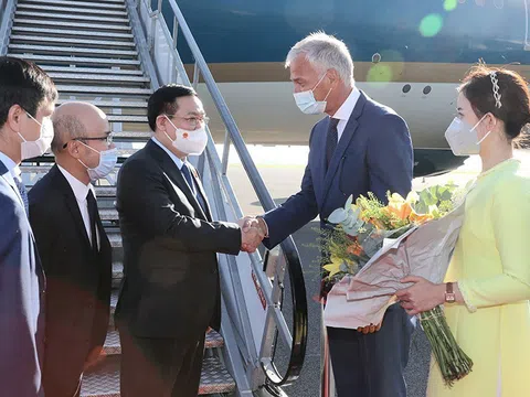 Chủ tịch Quốc hội Vương Đình Huệ đến Brussels, bắt đầu thăm làm việc với EP và Vương quốc Bỉ