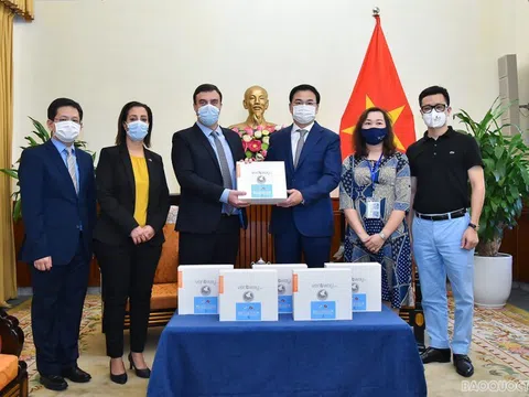 Israel trao tặng vật tư y tế hỗ trợ Việt Nam phòng chống dịch Covid-19