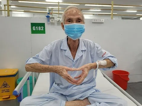 Niềm vui của những thiên thần áo trắng ở Trung tâm Hồi sức COVID-19 TPHCM