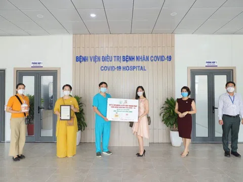 Tặng viên dinh dưỡng Survival Tabs cho Bệnh viện điều trị Covid-19