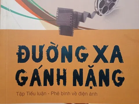 Người thao thức với những "Nỗi buồn lâu quên" giữa "Đường xa gánh nặng"
