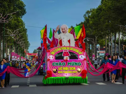 Đồng Tháp: Độc đáo liên hoan xe hoa sen
