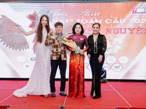 Doanh nhân Phạm Thị Tuyết Mai đấu giá thành công trang phục dạ hội trong đêm Thiện nguyện cuộc thi Hoa hậu Quý bà Việt Nam Toàn cầu 2023