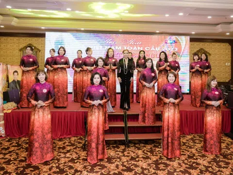 Dàn thí sinh Hoa hậu Quý bà Việt Nam Toàn cầu 2023 tích cực lan tỏa yêu thương trong đêm thiện nguyện tại vùng đất Cố Đô Huế