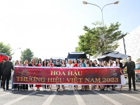 Hoa hậu Lê Thị Thơ, Á hoàng Dương Yến Trinh, người đẹp Hoa Nam trao sash, số báo danh cho thí sinh Hoa hậu Thương hiệu Việt Nam 2023