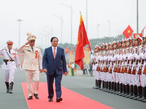 Mãn nhãn màn diễu hành, biểu dương lực lượng trong lễ kỷ niệm 50 năm Ngày truyền thống Cảnh sát cơ động