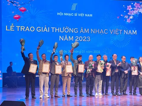 Bài thơ “Cõng Chữ Về Bản” của Nhà thơ Nguyễn Đăng Độ đã đi vào ca khúc xuất sắc đạt giải thưởng âm nhạc 2023