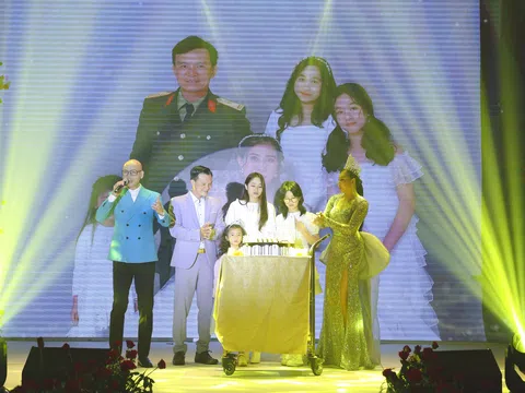 Ca sĩ Phan Đình Tùng đến Đà Lạt tham dự thank party của Hoa hậu Thiện nguyện Phạm Minh Phi
