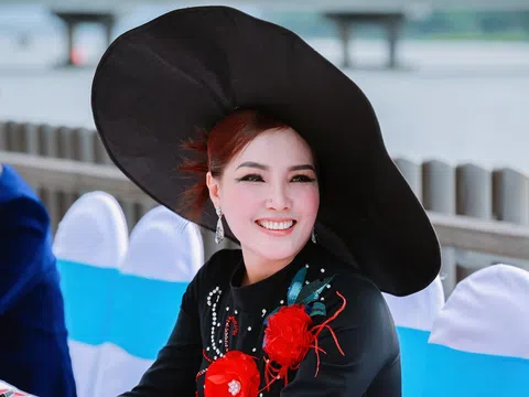 Bà trùm hoa hậu Đặng Gia Bena chọn cầu Gỗ Lim làm nơi trình diễn thời trang