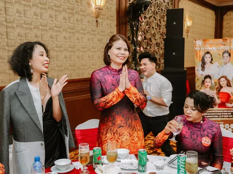 Doanh nhân Lê Thị Thu Hà đấu giá thành công vật phẩm trị giá 100 triệu gây quỹ thiện nguyện tại Hoa hậu Quý bà Việt Nam Toàn cầu 2023