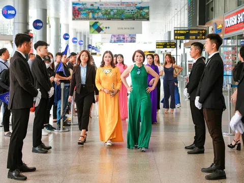 Thí sinh Hoa hậu Doanh nhân Biển 2023 xuất hiện rạng ngời tại sân bay Đà Nẵng, bắt đầu hành trình chinh phục vương miện
