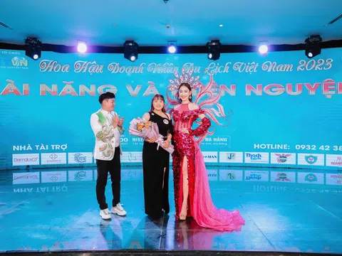 Khoảnh khắc doanh nhân Nguyễn Tuyết Vân chi “khủng” để đấu giá vật phẩm gây quỹ từ thiện
