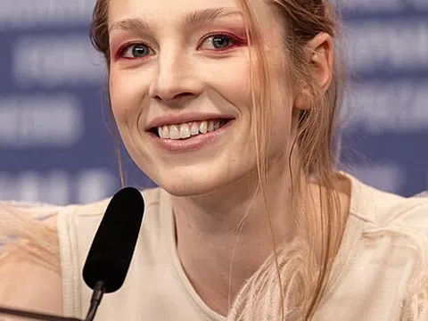 Hunter Schafer: Ngôi Sao Sáng Và Cuộc Đấu Tranh Vì Quyền Lợi Cộng Đồng Chuyển Giới
