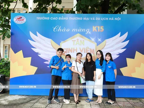 Tân sinh viên Trường Cao đẳng Thương mại và Du lịch Hà Nội nói gì ngày nhập học?