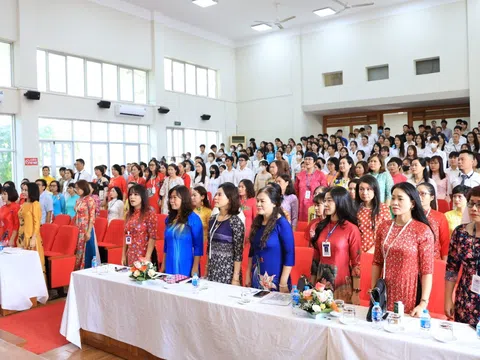 Sôi động chào đón các “Tân Binh” Trường Cao đẳng Thương mại và Du lịch Hà Nội