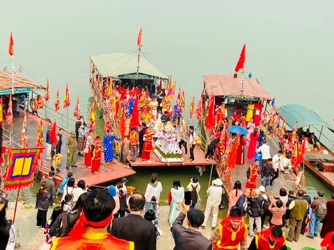 Lễ hội truyền thống làng cổ Bát Tràng: Hành trình khám phá miền di sản và nghệ thuật gốm độc đáo