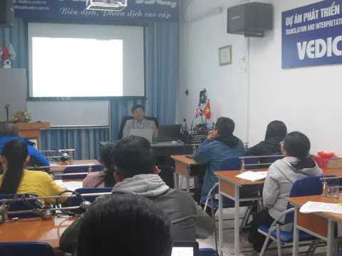 Những ai có thể học được Biên dịch? Đầu vào, hình thức học, phương pháp và lộ trình để trở thành biên dịch viên cần những điều kiện và tiêu chí gì?