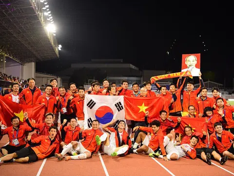 Danh hài Vượng Râu, Chiến Thắng “ứng khẩu thành thơ” mừng U22 Việt Nam giành HCV SEA Game