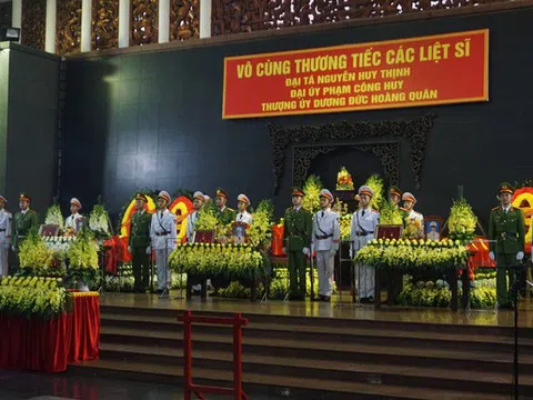 Thủ tướng Nguyễn Xuân Phúc viếng 3 liệt sĩ công an hy sinh tại xã Đồng Tâm