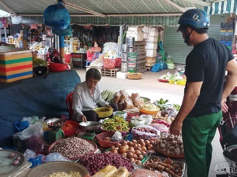 Giá thực phẩm hôm nay 20/10: Giá rau củ bật tăng 2.000 đồng/kg
