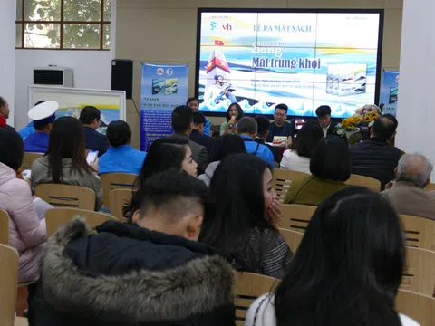 Ra mắt sách “Mắt trùng khơi” và công bố Dự án Tủ sách biển đảo quê hương
