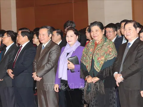 Chủ tịch Quốc hội chúc Tết lãnh đạo, nhân viên Văn phòng Quốc hội