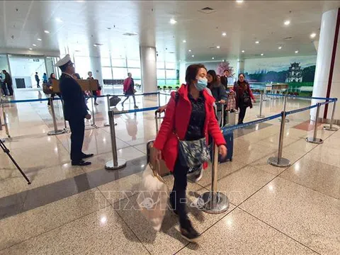 Kiểm tra công tác phòng chống viêm phổi cấp tại sân bay Nội Bài