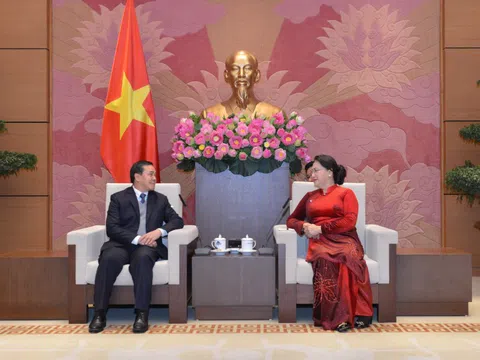 Chủ tịch Quốc hội tiếp Đại sứ Lào