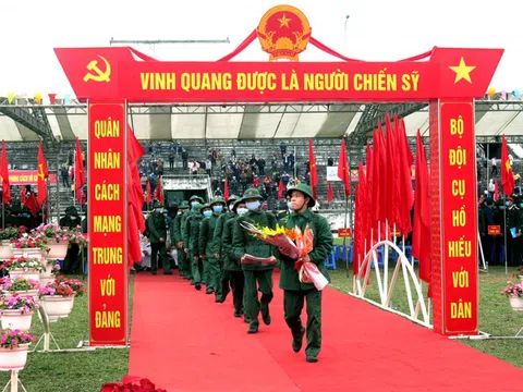 Thanh niên Quân khu 1 lên đường nhập ngũ