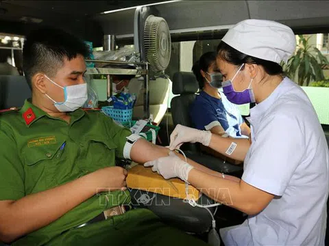 Hội Chữ thập đỏ Việt Nam ra quân vận động hiến máu và phòng dịch COVID-19