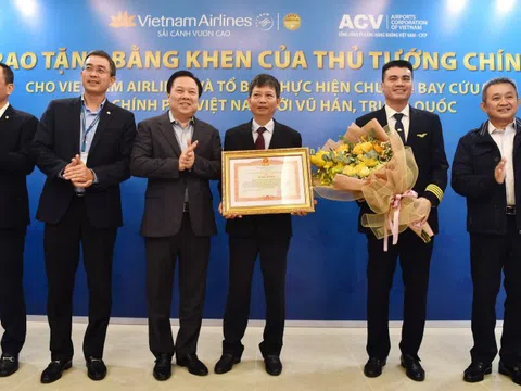 Tổ bay đón công dân từ Vũ Hán về nước nhận bằng khen của Thủ tướng Chính phủ