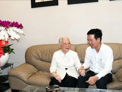 Trưởng Ban Tuyên giáo Trung ương thăm Thầy thuốc Nhân dân Đoàn Thúy Ba