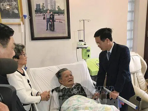 Trưởng Ban Tuyên giáo Trung ương thăm thầy thuốc Lê Đăng Hà