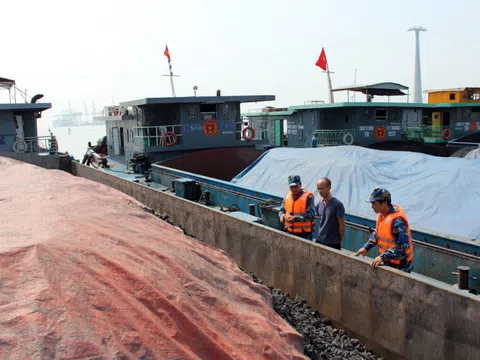 Tạm giữ 4 tàu chở 6.000 tấn than không rõ nguồn gốc