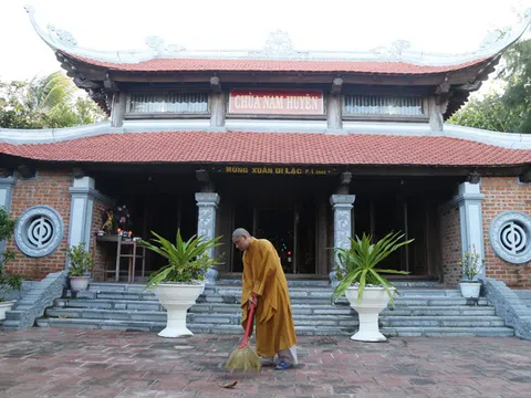 Phật sự nơi đầu sóng