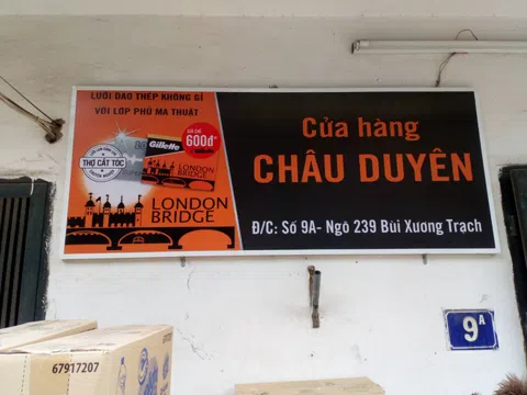 Anh chị Châu - Duyên phát miễn phí hơn 8.000 khẩu trang tặng bà con nhân dân phòng chống dịch COVID-19