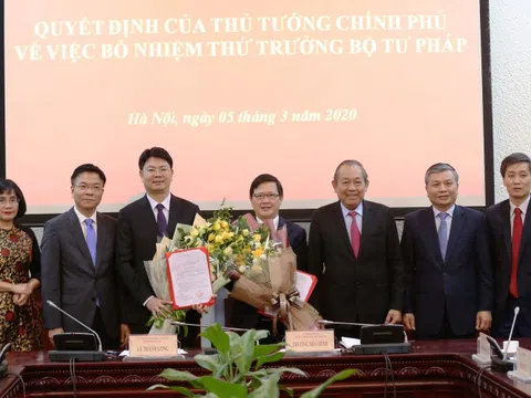 Phó Thủ tướng Thường trực Chính phủ trao Quyết định bổ nhiệm 2 Thứ trưởng Bộ Tư pháp
