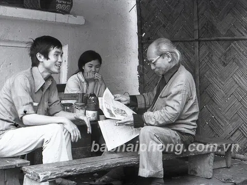 Người “giữ lại” hình ảnh văn nghệ sĩ một thời
