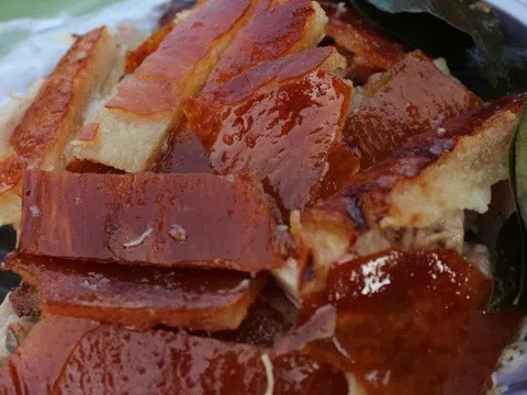 Lợn quay nổi tiếng xứ Lạng: Từ món ăn kỳ công đến văn hóa bản địa