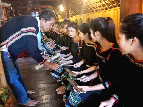 Nghệ nhân Y Hiu Niê Kđăm với khát vọng ngân dài tiếng chiêng