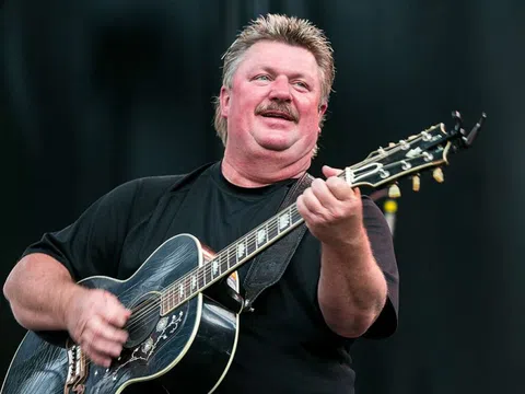 Danh ca nhạc đồng quê Joe Diffie qua đời vì nhiễm virus SARS-COV-2
