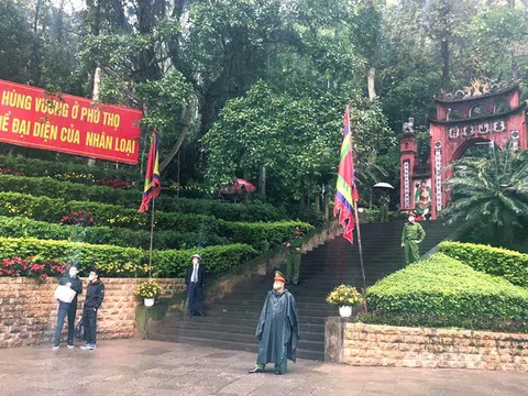 Dâng hương Giỗ Tổ tại Đền Hùng vào sáng nay (10/3 âm lịch)