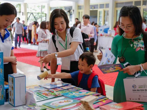 Sách giáo khoa, Bộ chậm chân, cha mẹ học trò lãnh đủ