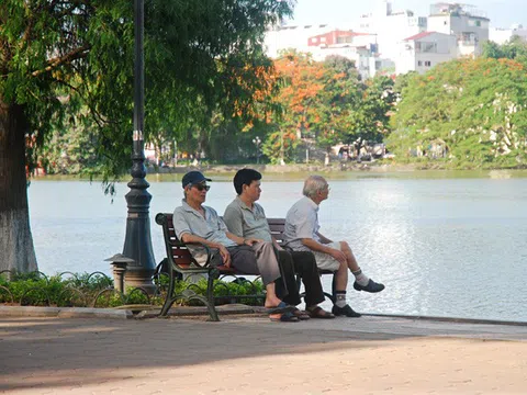 Bắc Bộ và Trung Bộ nắng nóng gay gắt, Tây Nguyên - Nam Bộ chiều tối mưa dông vài nơi
