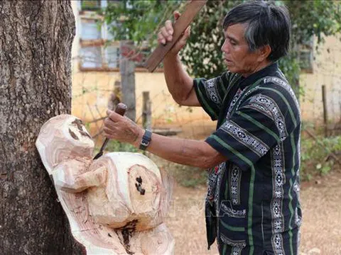 Người đi tìm hồn gỗ
