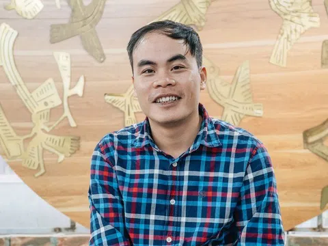 Người đàn ông từng liệt nửa người với tâm huyết ghép lại những mảnh vụn