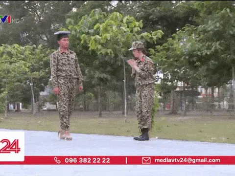 Cười mỏi miệng khi Mũi trưởng Long đi catwalk