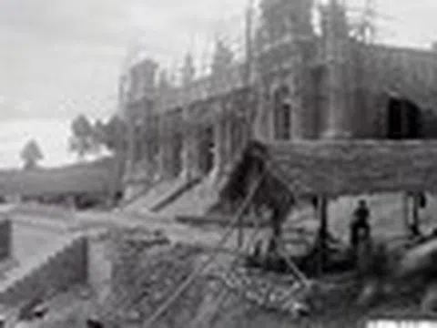 Hình ảnh hiếm thấy về công trường xây dựng lăng Khải Định